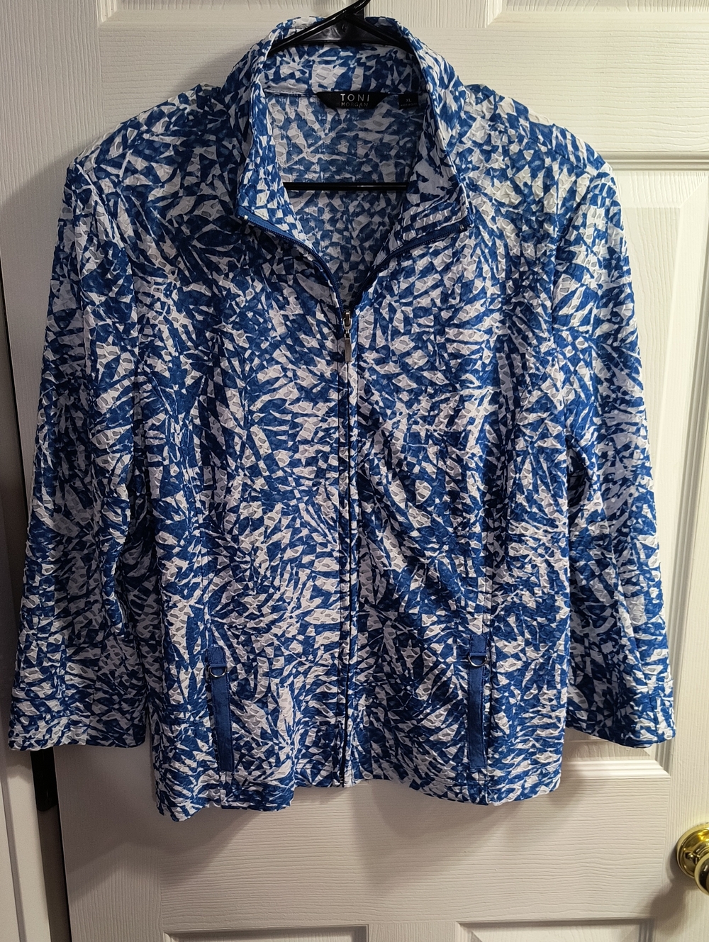 Toni Morgan Beautiful Blue & White Printed Zip-Front Jacket